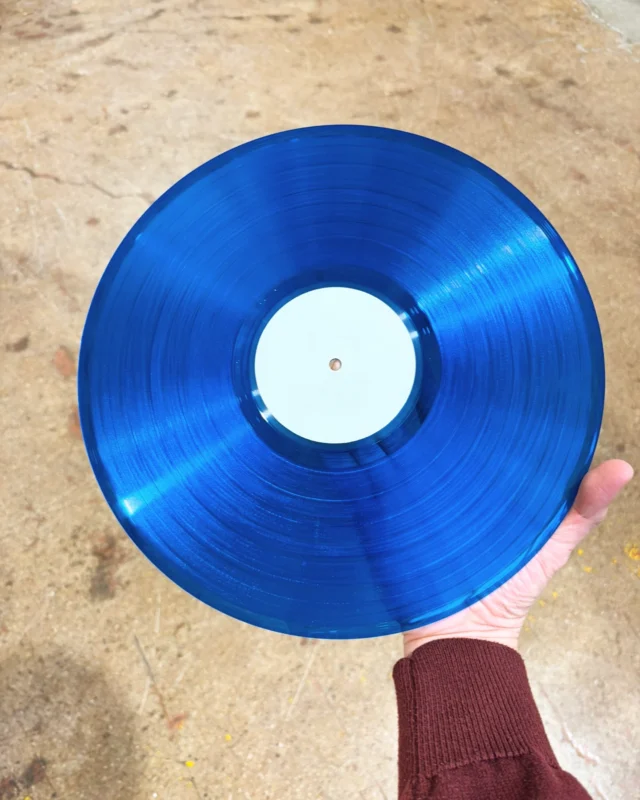 There’s just something so subtlety cool/unique about 7” inner labels on a 12” LP. This one is just for the design nerds out there. Start formulating your designs for this year’s releases!

#pressedwithloveinchicago #diyvinyl #diyvinylpressing #pressedinUSA #madeinUSA #supportUSpressing #independentpressingplant #chicagopressingplant #colorvinyl #colorvinylrecords #instavinyl #nowlistening #nowpressing