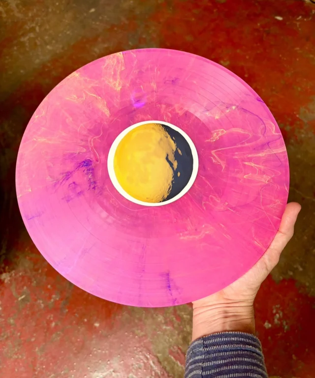 Holy Hottness!! Fluorescent Metallic Pink with Cadmium Yellow and Cobalt Blue swirl!! Get in line! Get your album over here!!
#custommixedcolorvinyl #colorvinylrecords #instavinyl #nowplaying #chicagopressingplant #smashedplasticpressing #diyvinyl #diyvinylpressing #madeinUSA #pressinUSA #presslocal #independentpressingsupportsindependentmusic